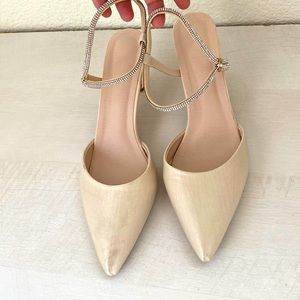 Cute heels with embroidery